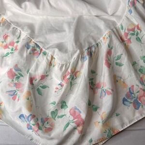 Vintage Gloria Vanderbilt Floral Bed Ruffle | Queen Size | Cottage Shabbychic